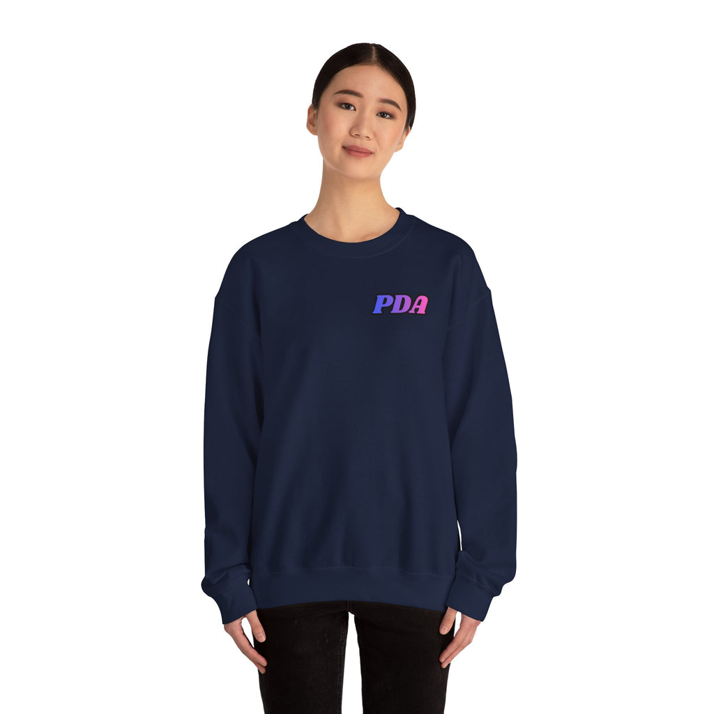 PDA-badge front Ombre-Bestie Crewneck