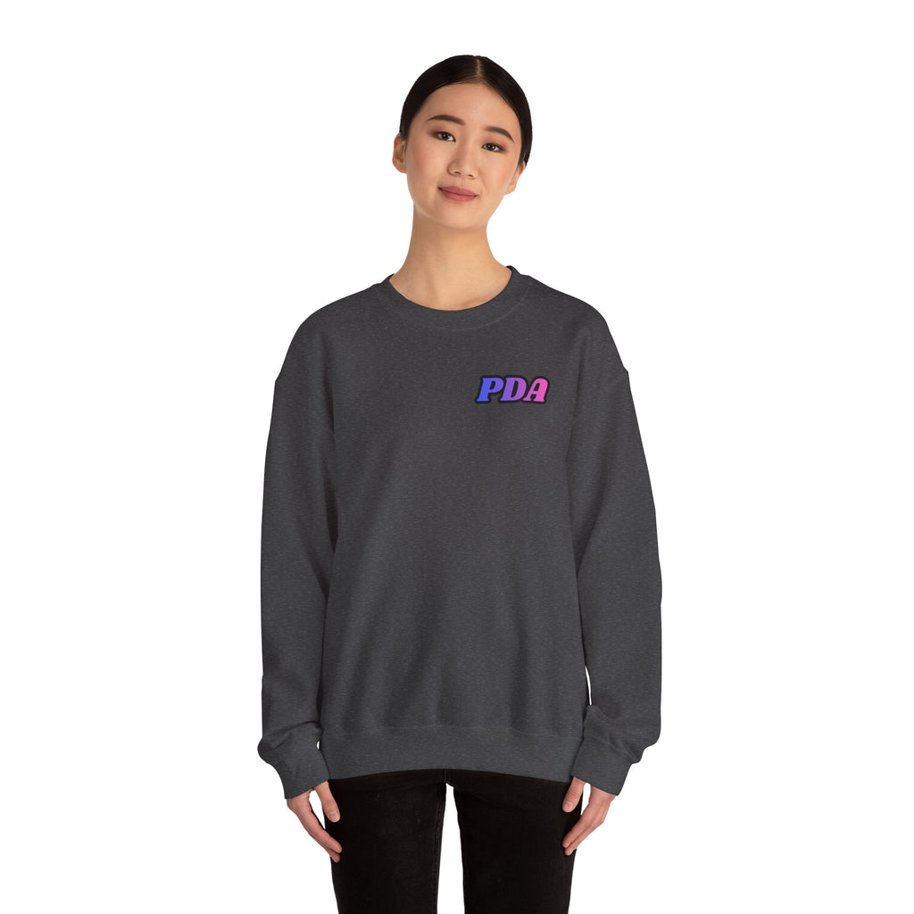 PDA-badge front Ombre-Bestie Crewneck