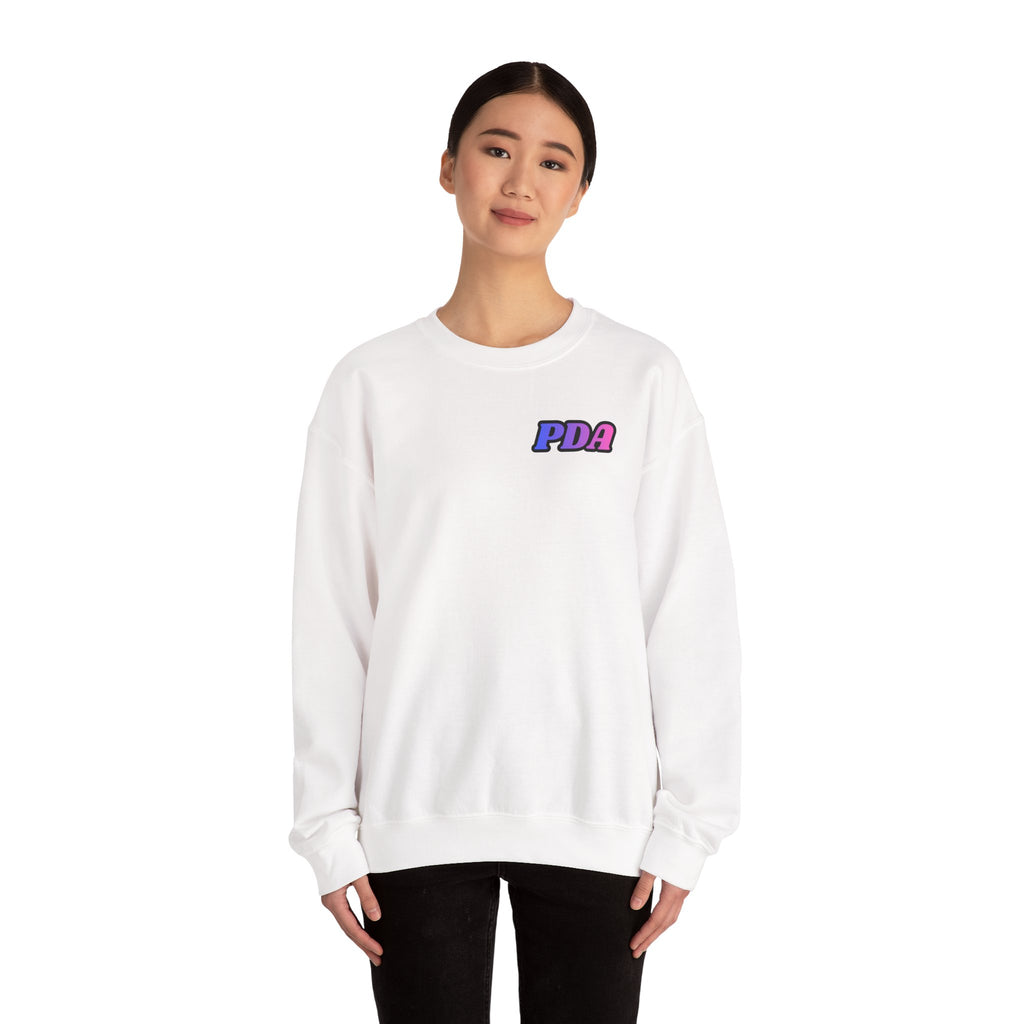 PDA-badge front Ombre-Bestie Crewneck
