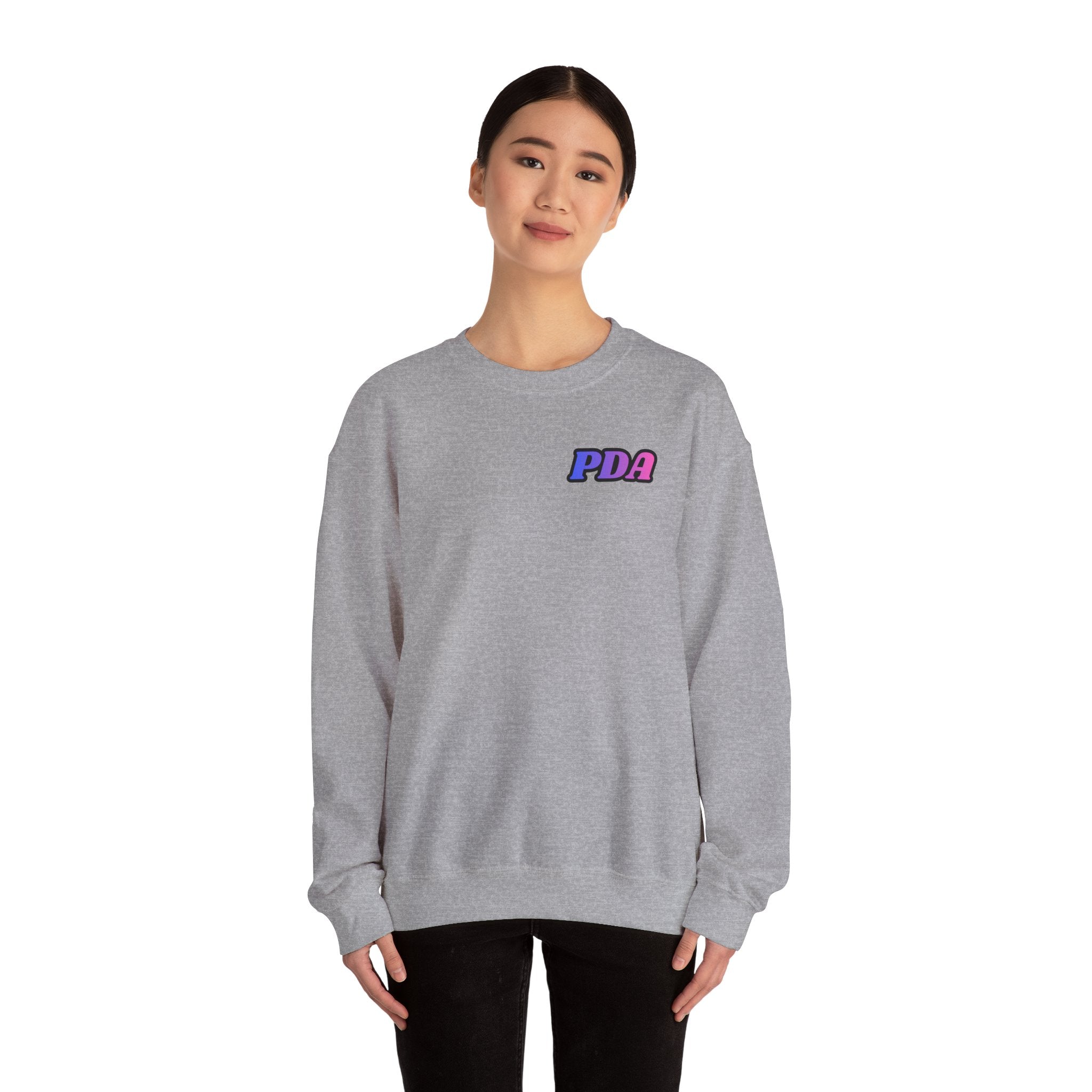 PDA-badge front Ombre-Bestie Crewneck