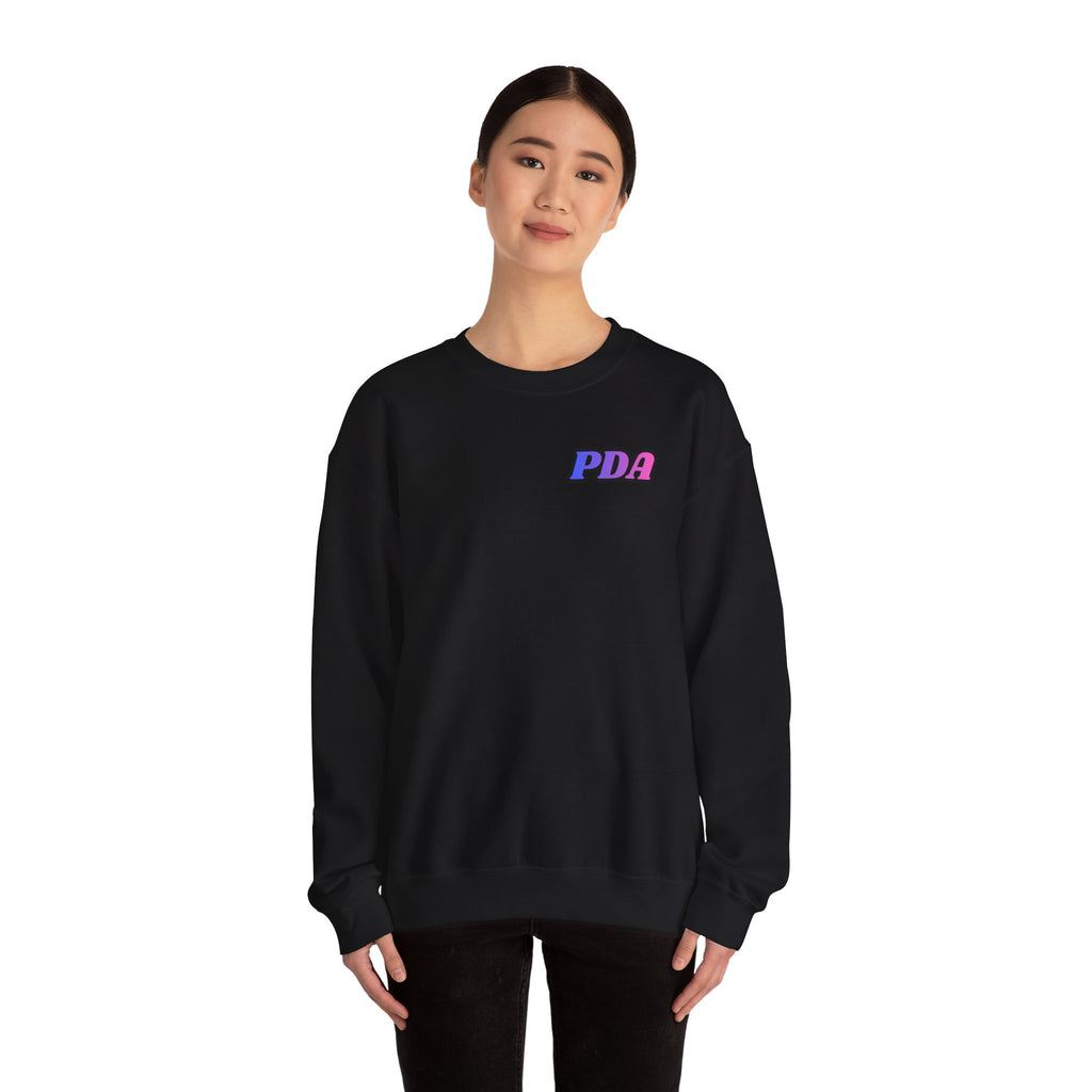 PDA-badge front Ombre-Bestie Crewneck