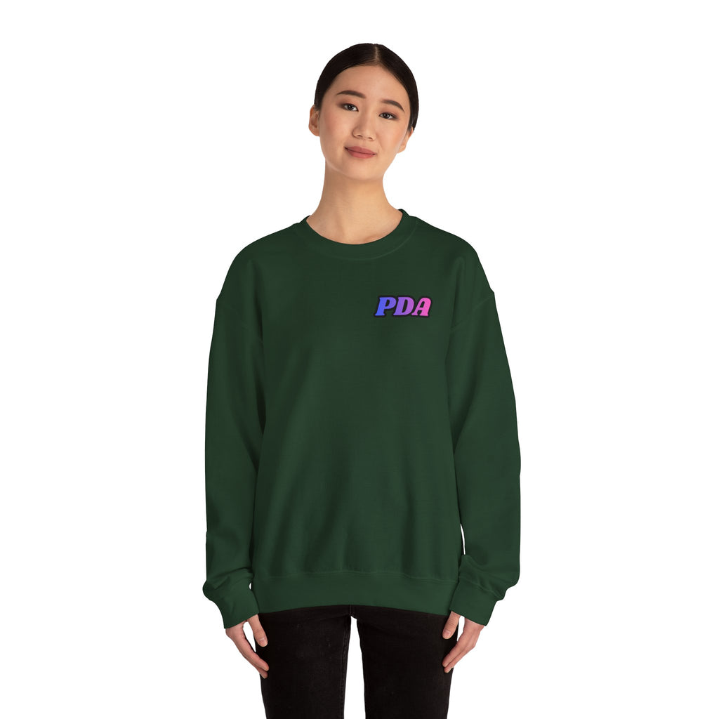 PDA-badge front Ombre-Bestie Crewneck